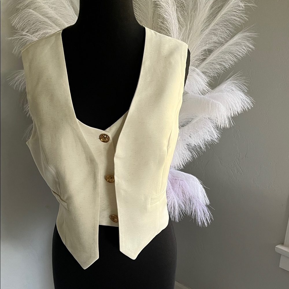 Sleeveless Cream Button-Front Women’s Vest